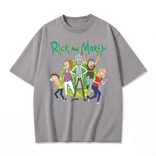 Szara koszulka Rick and Morty z nadrukiem rodziny Smithów przed portalem