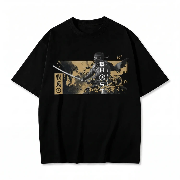 Czarna koszulka Ghost of Tsushima z nadrukiem samuraja z kataną i logo gry