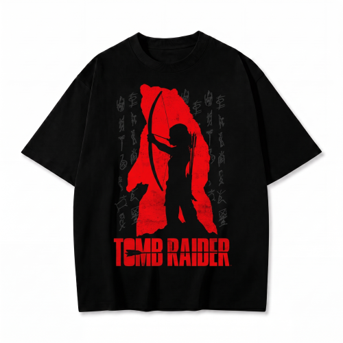 Czarna koszulka Tomb Raider z nadrukiem Lary Croft i czerwonego niedźwiedzia