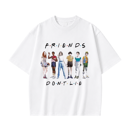 Biała koszulka Stranger Things z nadrukiem Friends Don't Lie z bohaterami serialu