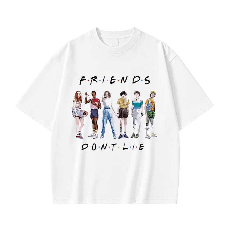 Biała koszulka Stranger Things z nadrukiem Friends Don't Lie z bohaterami serialu