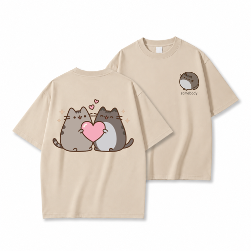 Beżowa koszulka Pusheen Somebody - kotki z serduszkiem na plecach i napis z przodu