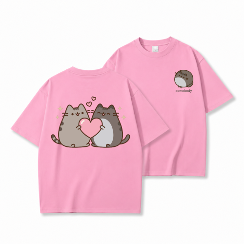 Różowa koszulka Pusheen Somebody - kotki z serduszkiem na plecach i napis z przodu